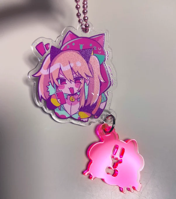 グッズセットのアクキー届いた!ラメとかグロスとか塗ってカワヨなミヤちゃんアクキーだぞ! 