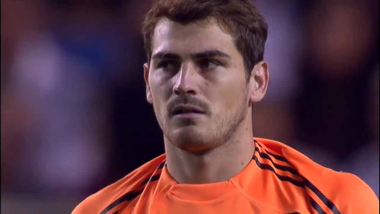 Happy birthday, Iker Casillas! Which of these two saves do you prefer? 

