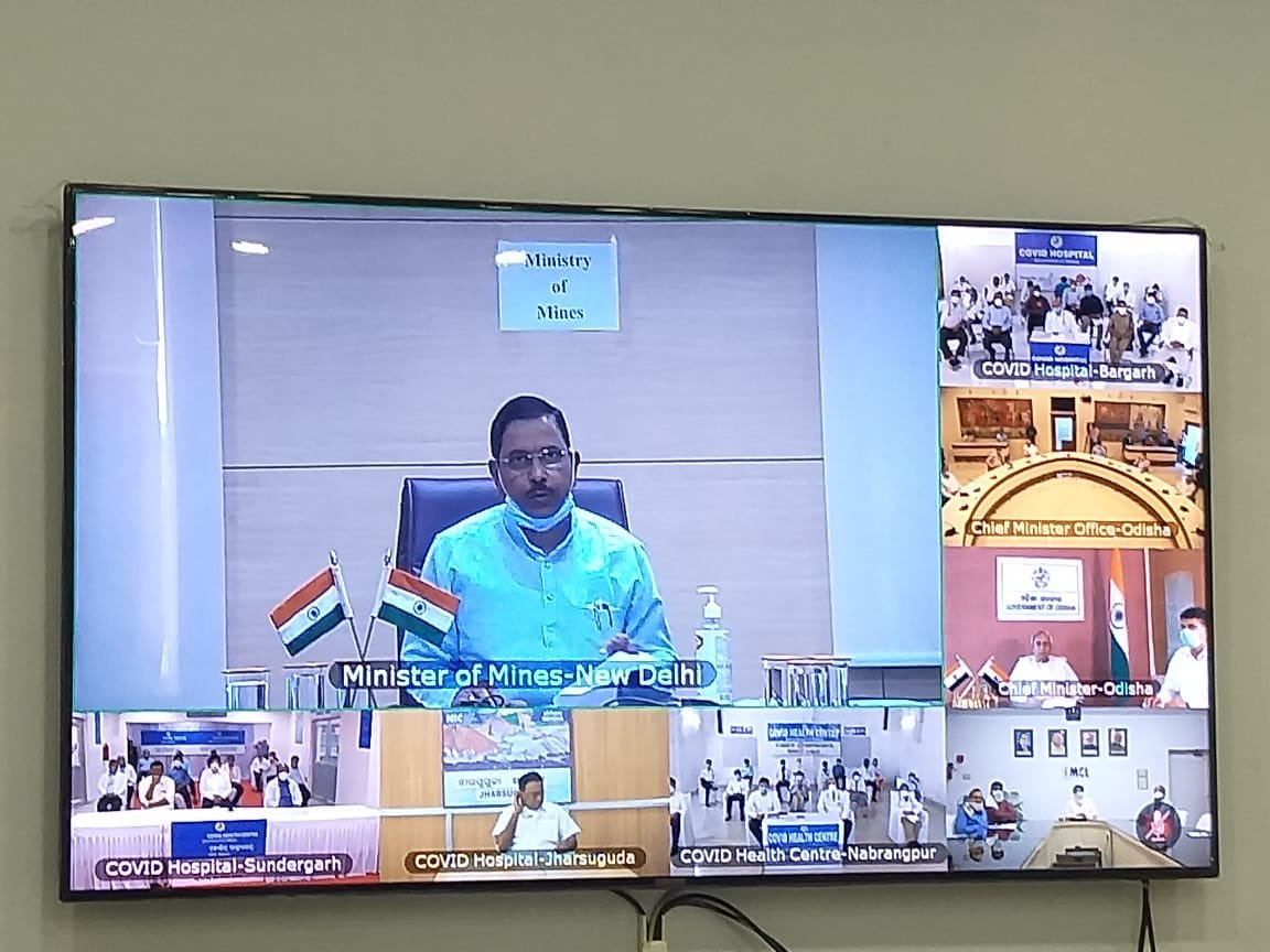 PIBBhubaneswar's tweet photo. Two dedicated #COVID19 hospitals in Odisha were inaugurated by CM @Naveen_Odisha, Union Minister @dpradhanbjp &amp; @JoshiPralhad today

@NALCO_India will fund 200-bedded hospital set up at #Nabarangpur &amp; @mahanadicoal will fund 150-bedded hospital at #Talcher
https://t.co/XWmInHUQti https://t.co/ScnZvvvsNW