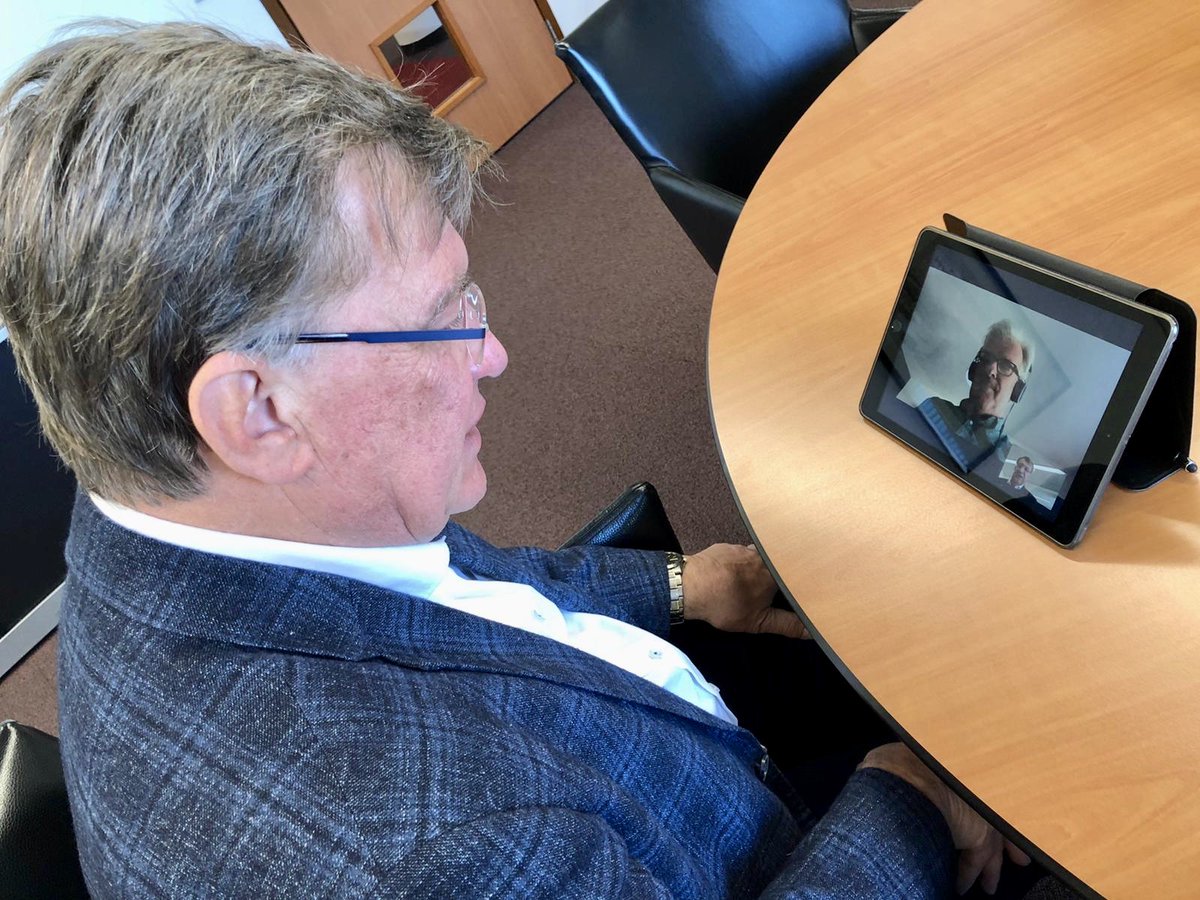 Via de digitale weg hebben burgemeester Marnix Bakermans en Henk Hellegers zojuist het voorstel om tot een nieuwe gemeente te komen, overhandigd aan de provincie Noord-Brabant. De provincie bekijkt dit herindelingsadvies en geeft op haar beurt een oordeel.