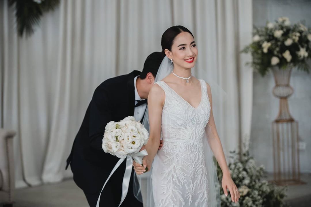 ใกล้ได้เห็นหน้าเราละ ใครอยากเห็นป๋าา ไลค์โหน่ยยย #เล่ห์บรรพกาลตอนจบ
#jirayu_jj
#taewaew_natapohn