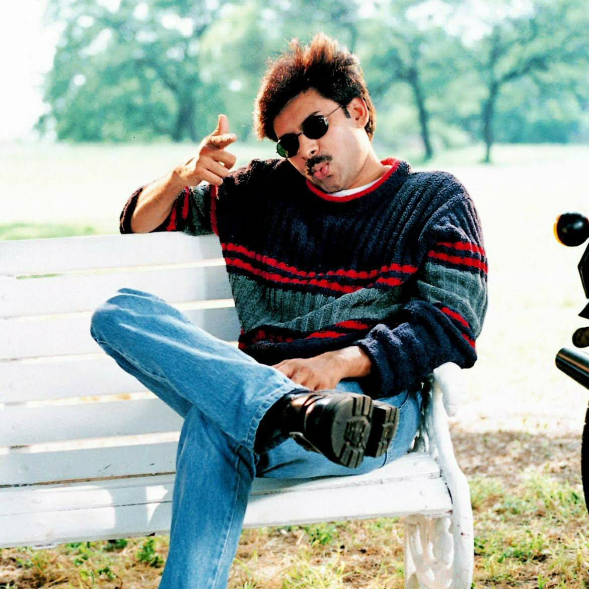 PulagamOfficial's tweet photo. #2DecadesForBlockBusterBadri
#Badri ⭐ed #PawanKalyan in a never before #Powerstar mannerism that his fans follow even today.
We felt that the role was too close to his real life, as he enjoyed living in it throughout the shoot, said @purijagan with me during the release. https://t.co/LEQkcecT1Q
