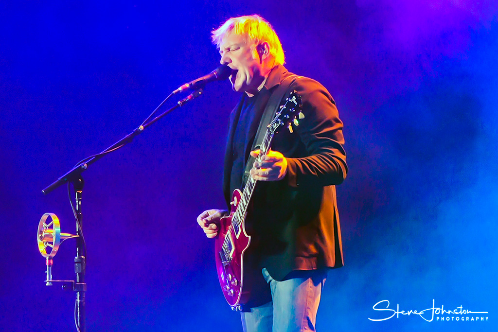 RockMusicPhotos's tweet photo. A couple of previously unseen photos of Geddy Lee and Alex Lifeson from @rushtheband, performing @LGArena, on their 2011 Time Machine tour.
#Rush #RushTheBand #GeddyLee #AlexLifeson https://t.co/KF28JadAso