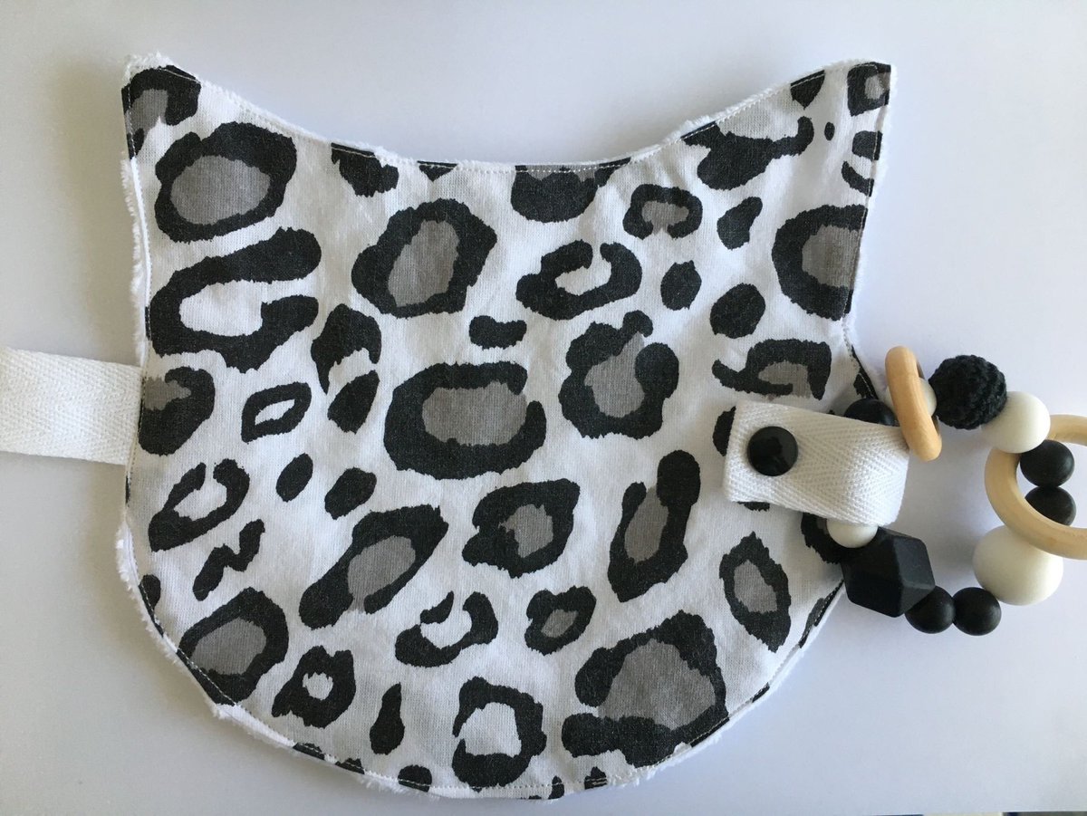 FswLhandmade's tweet photo. Voici ce que je viens d'ajouter dans ma #boutiqueetsy : doudou plat avec anneau de dentition #etsy #doudouplat #doudouetanneaudedentition #doudouleopard #doudoubebe #doudoubb #doudouetanneau #doudouetsilicone #anneaudedentiionetdoudou https://t.co/V0NpIZVJt7 https://t.co/yAAJyAgAE0