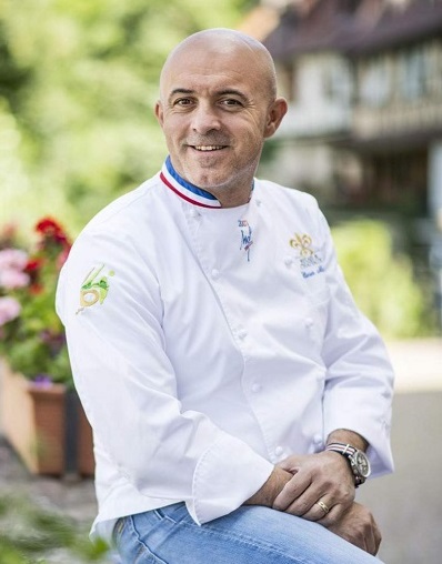 Olivier Nasti lance le premier drive gastronomique 
zepros.fr/un-grand-chef-…
#aveclespros #snack #snacking #chef #gastronomie #drive #COVIDー19 #restaurants #France