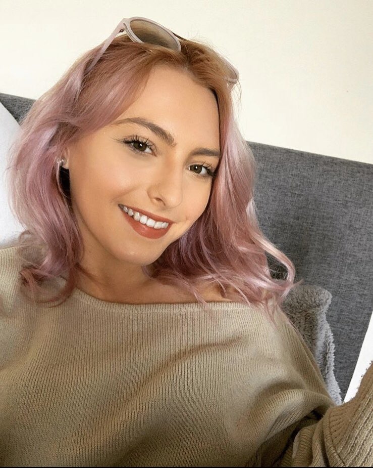 macelea_'s tweet photo. Please RETWEET 
My work colleague and friend has gone missing since early hours this morning in the Great Yarmouth area!! Please let Yarmouth police know if you know of her whereabouts/any information on when you last made contact with her. https://t.co/mUKFZT4dwD