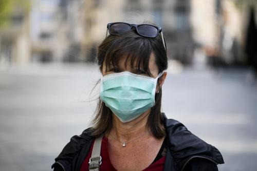 _lunion's tweet photo. #AppelATemoignage #coronavirus Pour sortir, pour faire un jogging, les courses, au travail, à l'école... Etes-vous prêts à porter un masque à la fin du #confinement ? Donnez-nous votre avis en envoyant un mail à spohu@lunion.fr et jbouille@lunion.fr https://t.co/sdI6lMQMh8 https://t.co/zKZKwRQa6f
