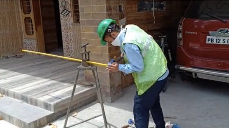 BPCLimited's tweet photo. Work at 167 projects of Bharat Petroleum with combined worth of Rs. 14,154 Crore, generating  annual payout of Rs. 1,470 Crore, commenced today, across the country, with the easing out the #Lockdown by government #SaluteCoronaWarriors #IndiaFightsCoronaVirus https://t.co/g2PLd4Khnx