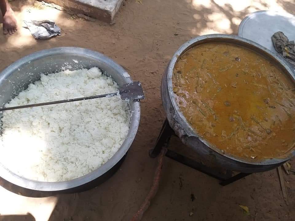 nagercoil_town's tweet photo. தொடர்ந்து 9 வது நாள்..
#உதவும்_கரங்கள்
உணவில்லாதவர்க்கு உணவு.
நன்றி...
#Parakkai https://t.co/AlEWp2uIS4