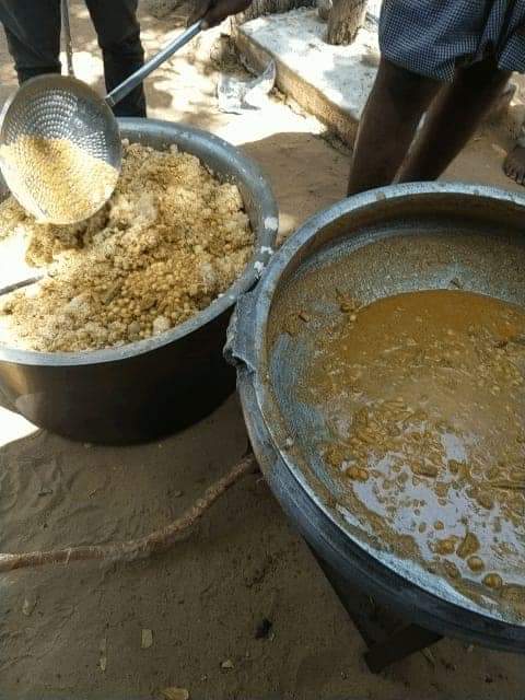 nagercoil_town's tweet photo. தொடர்ந்து 9 வது நாள்..
#உதவும்_கரங்கள்
உணவில்லாதவர்க்கு உணவு.
நன்றி...
#Parakkai https://t.co/AlEWp2uIS4