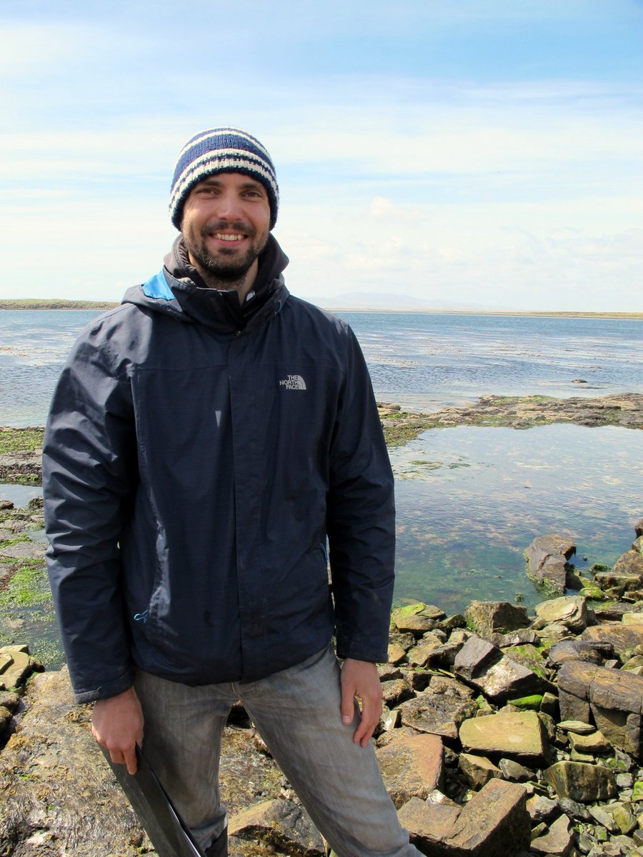 thembauk's tweet photo. Postdoctoral researcher in the Mieszkowska lab (@darwintreelife project) &amp; @NHM_London Rob @RJMrowicki studies the #ecology of #seaweeds, using #DNA to reveal hidden patterns in #biodiversity. The UK has over 650 seaweed species, critical for the health of marine ecosystems. https://t.co/zL6K40fyAq