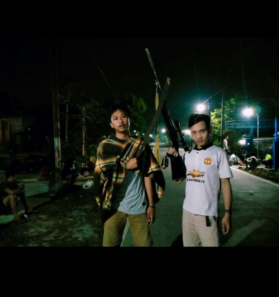 jakajeke's tweet photo. @Gemolong Ronda versi kampung Grogol https://t.co/ESMEZ7G6iS