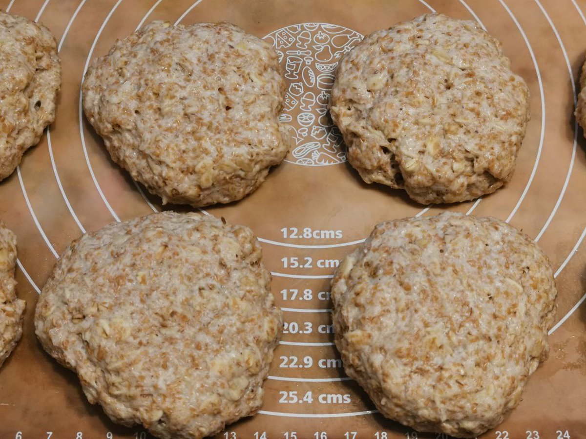 JojoSekri's tweet photo. JoJo Cooking Magic Homemade Oat rolls breads #flour #wholemealflour #baking #homemade
#halalbread #healthybread #homemade #sauerteigbrot #sauerteig #brot #healthyfood #nopreservatives #naturalingredients #nomsg #nofoodcoloring #noaddictives https://t.co/N42EXF0Sn4