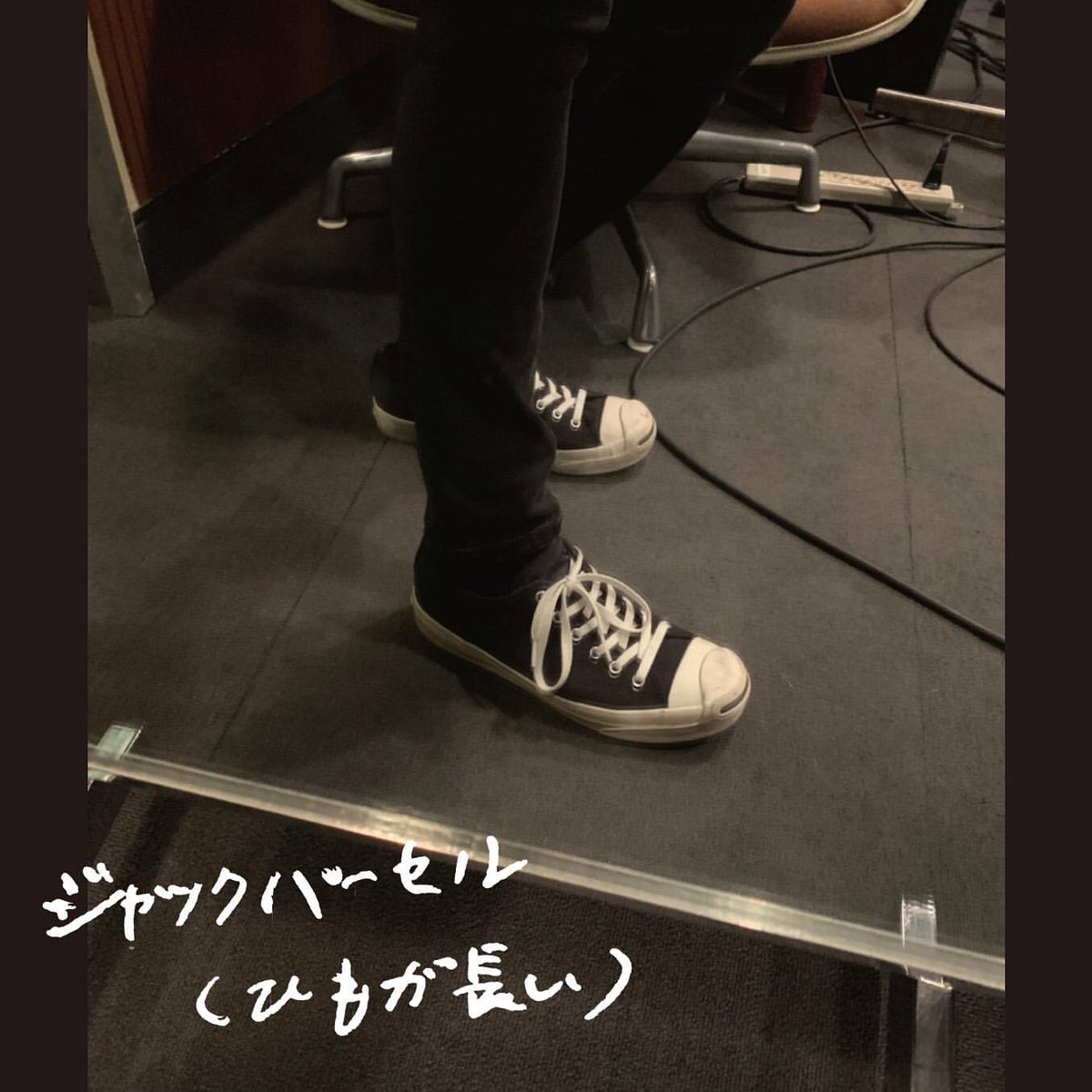 Nene イメージが無かったけど めちゃくちゃスニーカー似合うよね 全身黒コーデに靴紐の白が映える これもやっぱりスタイルが良いからなんだよね 私もスキニーとスニーカー愛用者だけど こうはならないもん 宮本浩次 宮本独歩 北京写真集版4月27日予約