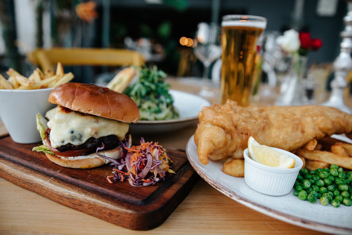 tapandrunCW's tweet image. Who’s missing a good pub classic right now? We’re certainly missing serving all our lovely customers!
.
.
.
#pubclassics #burger #fishandchips #tapandrun #upperbroughton #meltonmowbray #gastropub #restaurant #staysafe #stayhome