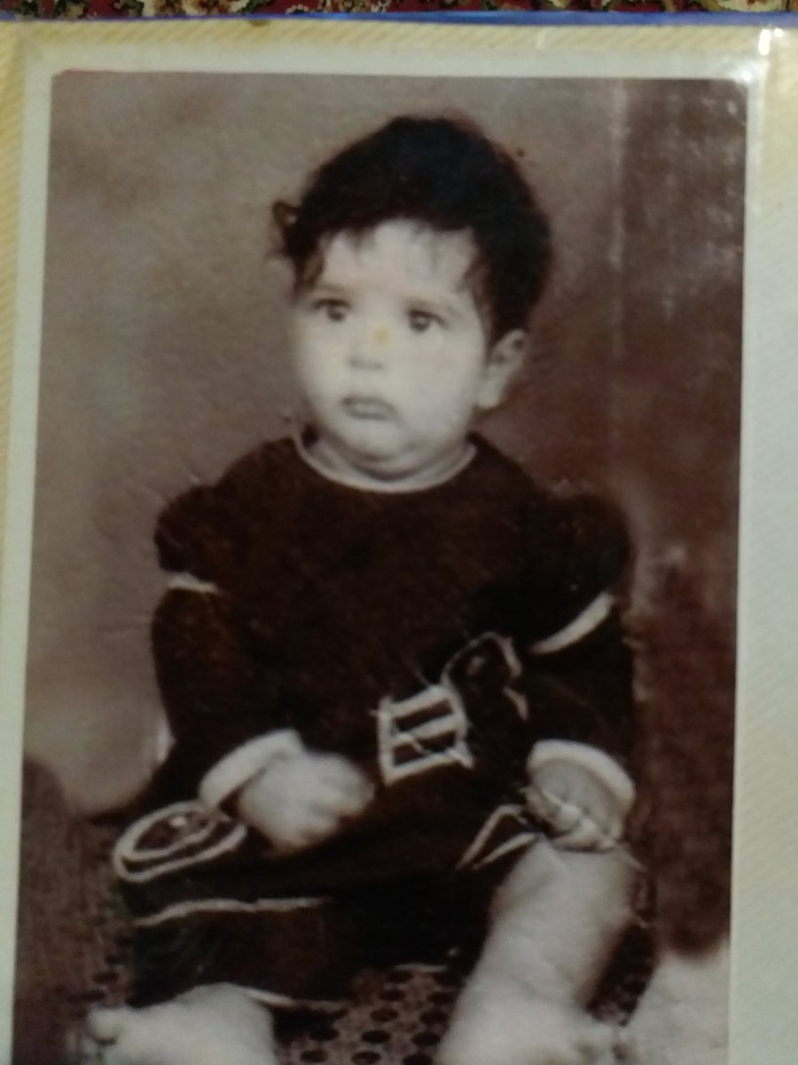 meeriqbal's tweet photo. @Wajahatfarooqbt @basharat_akhoon @SaimaTabasum @ListenSajid @_aadilyousuf @KaisarGanie19 @SnehaNa13439620 @MirJunaidJKWP @aamirAliyaar Here is when I was 2 #MeAt2 https://t.co/l0wadzVeMW