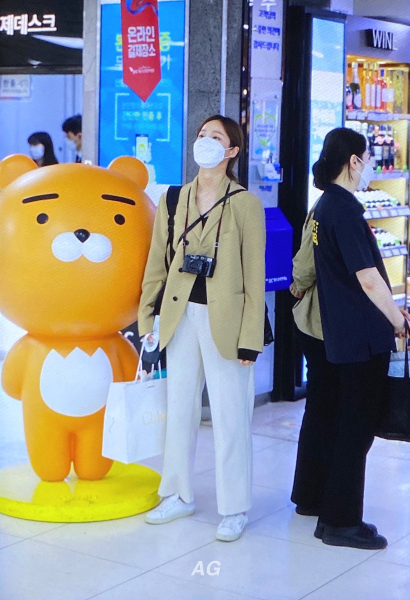 AG960801's tweet photo. [200420] 

🦁🦊

#YEONWOO #연우 https://t.co/A0WZgUitl2