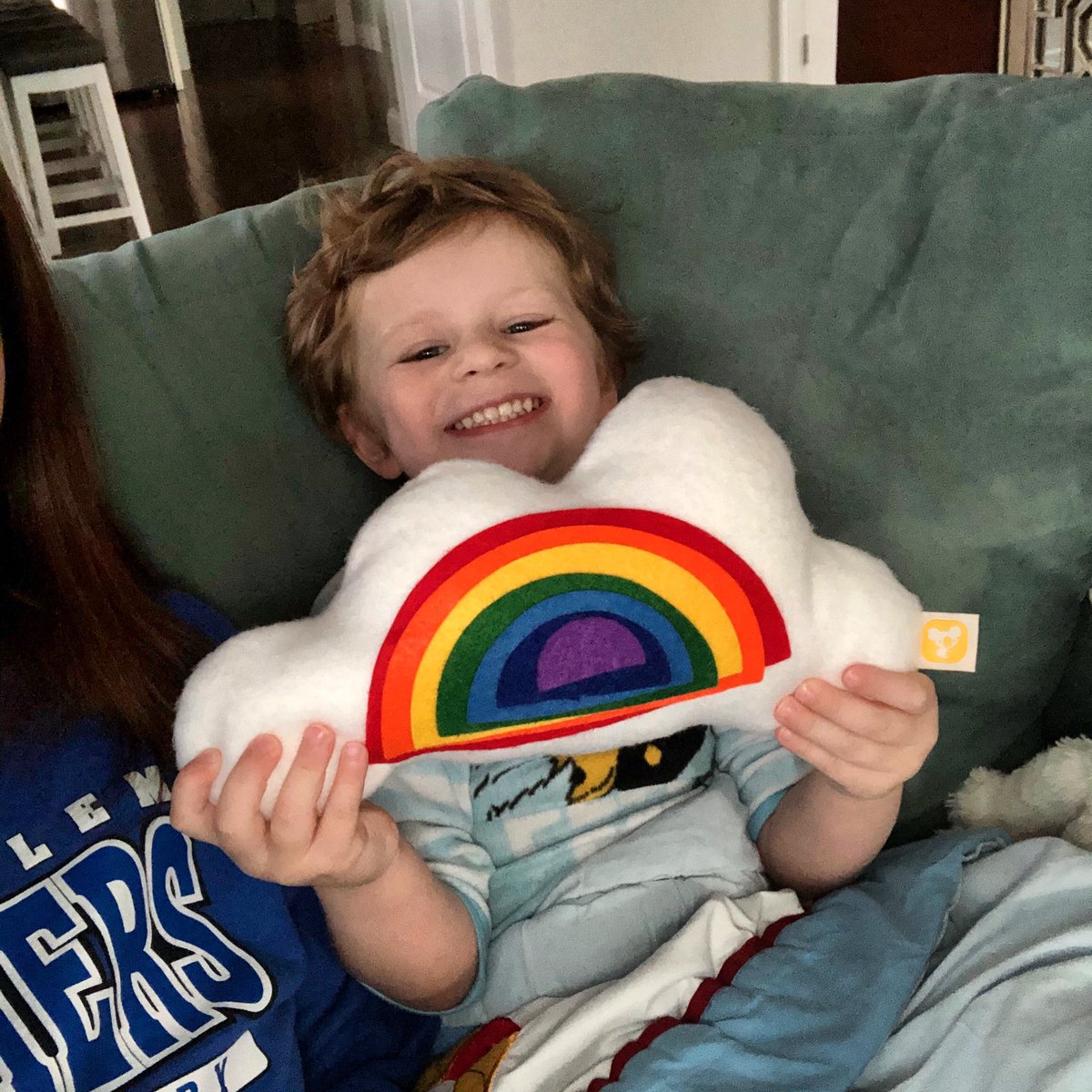 slmcouxlhs's tweet photo. Both Hunter and Juliet LOVE their @kiwico_inc projects! The rainbow pillow and claw were an absolute hit. 🌈☁️#crafts #STEM #koalakit #kiwikit https://t.co/Lqf8ueKqMW