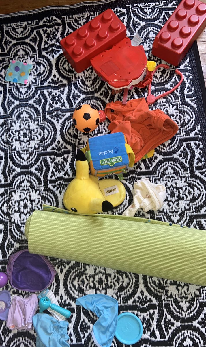 Cienna loved making her color wheel and she really loved teaching her little sister what colors she was using @MentorArtNutter