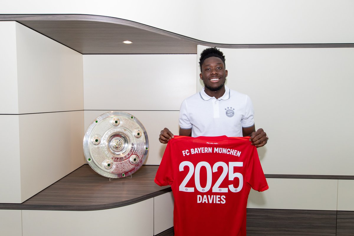 FCBayernEN's tweet photo. 🗣️ @AlphonsoDavies "I am very happy. #FCBayern is one of the best clubs in the world, and for me it's a dream come true to play here. I felt happy from day one. I want to win as many titles as possible with this club." 

#Davies2025 ✌👌✌🖐 https://t.co/PgzLOLJAMm