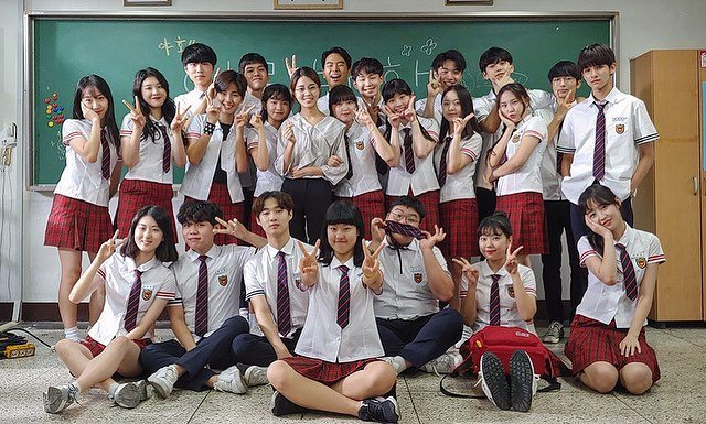 Xiumallowsy's tweet photo. Estou gostando de Ravenge Note 2 porque os protagonistas não são perfeitos e bem "extremamente lindos", eles são reais, são como adolescentes devem ser, sabe? Cheios de problemas e amadurecimento, estou amando
#RevengeNote2 https://t.co/0dkcqaUhgf