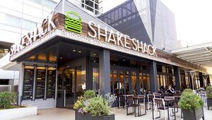 lisnr's tweet photo. Incredible gesture by @shakeshack
@FastCasual
https://t.co/45FUToB6aZ
#PersonPresentProven #LISNR #DataOverSound #SmartSound #UltrasonicAuthentication #PersonPresent #fooddelivery #fooddeliveryservice #food #delivery #contactless https://t.co/38hS5uSfFQ