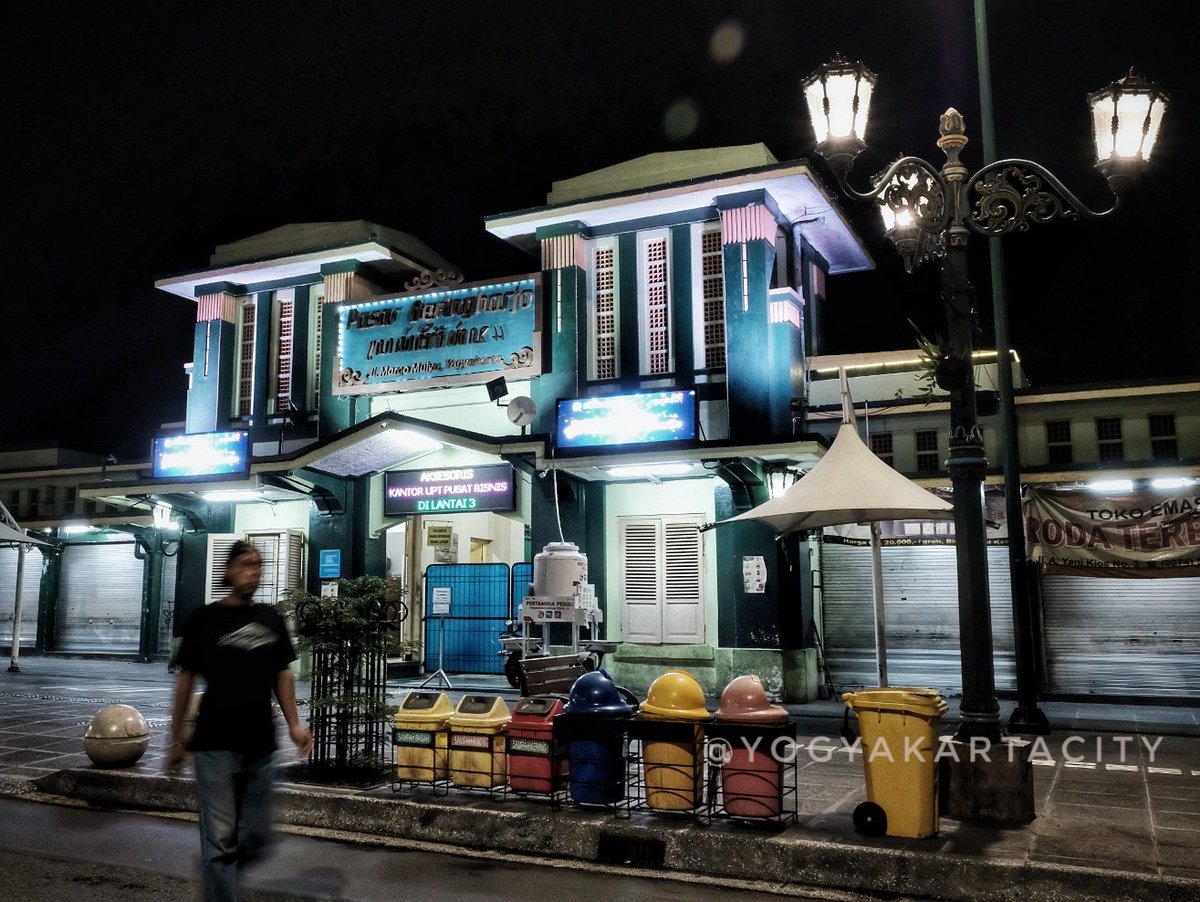 YogyakartaCity's tweet photo. Malioboro - Titik Nol Km Jogja 20 April 2020
#gwsJogja 😷🙏 https://t.co/X0JS9bxOOz