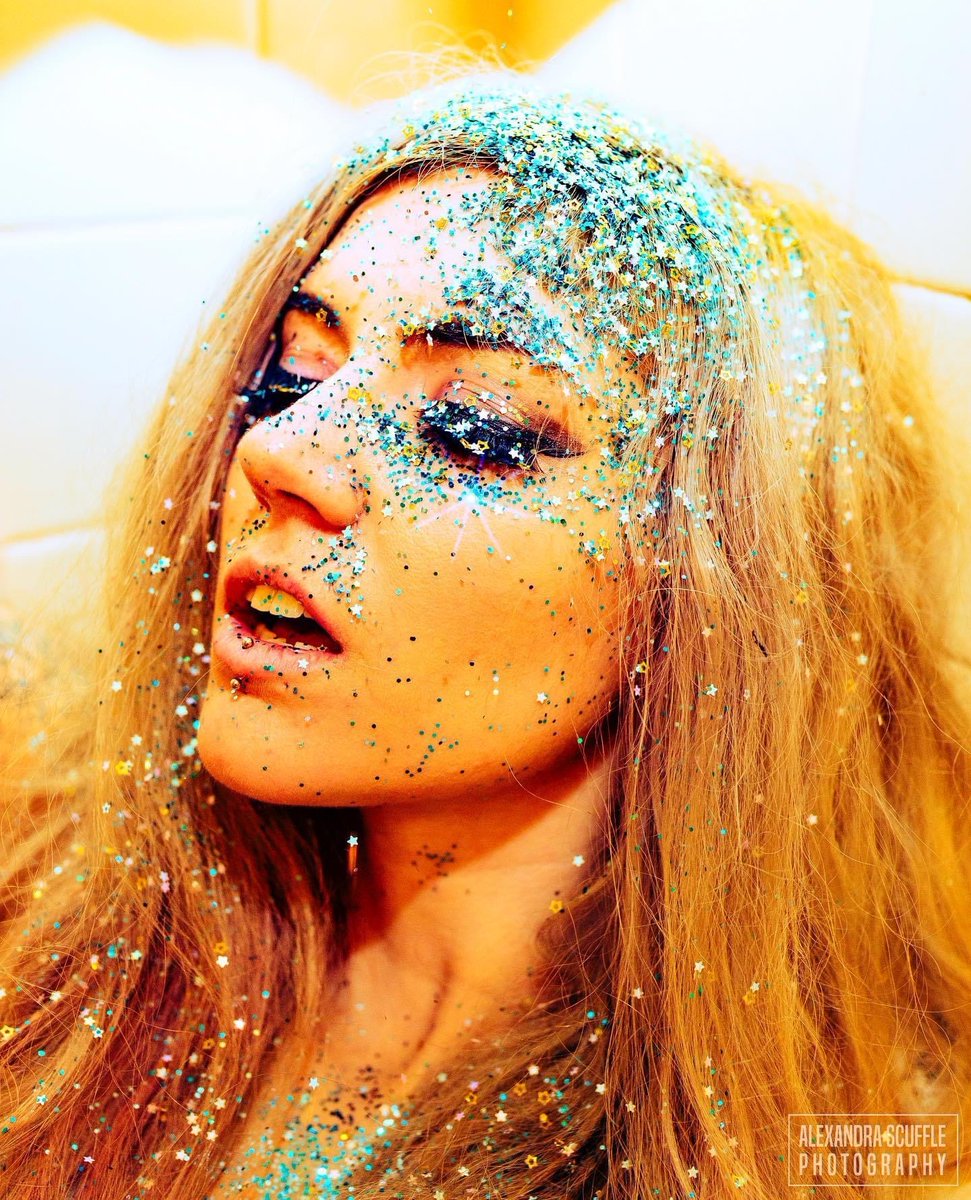 ascuffle's tweet photo. 🧜🏻‍♀️✨ Mermaid fresh out of glitter // https://t.co/3jJQNwcQ6R
#photoshoot #glitter #portrait #Atlanta https://t.co/meKfZcReKd