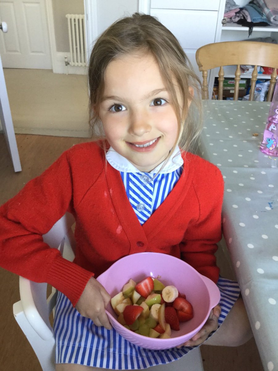 BroomwoodYear1's tweet photo. Well done to Beth &amp; Lexi from #NWSbhClass1 who demonstrated some excellent work in maths today by cutting fruit into halves and quarters.  
#NWSbhMaths #BroomwoodAtHome #NWSVirtual https://t.co/FP5MdAPmeG