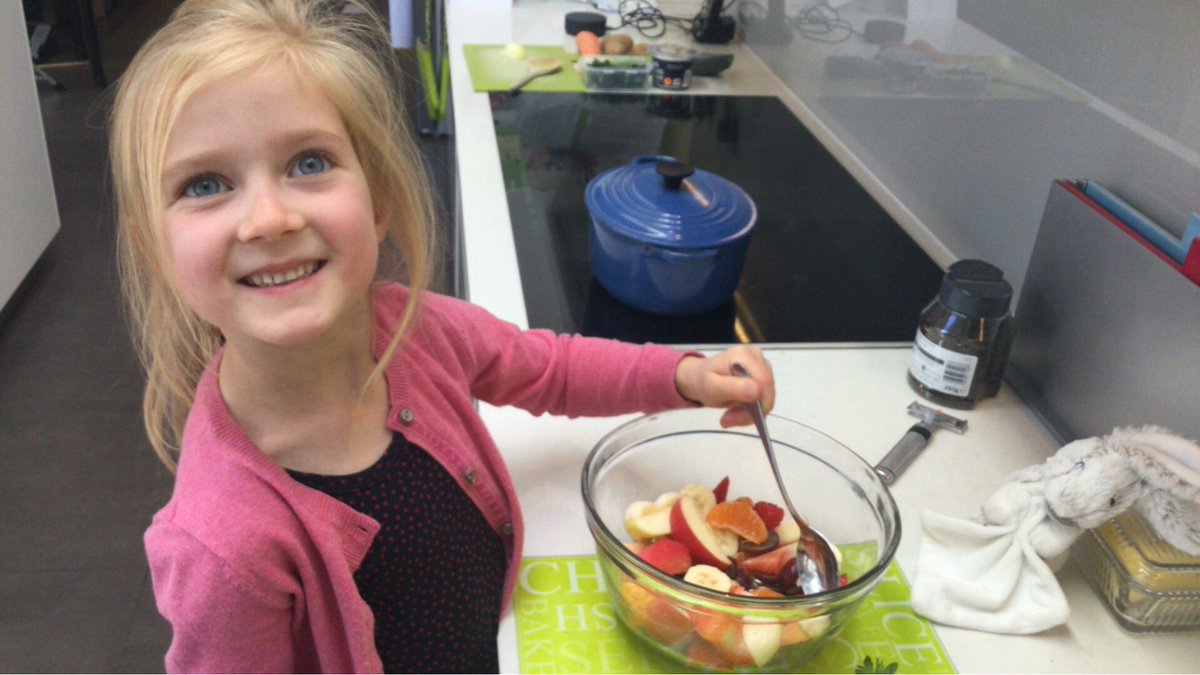 BroomwoodYear1's tweet photo. Well done to Beth &amp; Lexi from #NWSbhClass1 who demonstrated some excellent work in maths today by cutting fruit into halves and quarters.  
#NWSbhMaths #BroomwoodAtHome #NWSVirtual https://t.co/FP5MdAPmeG