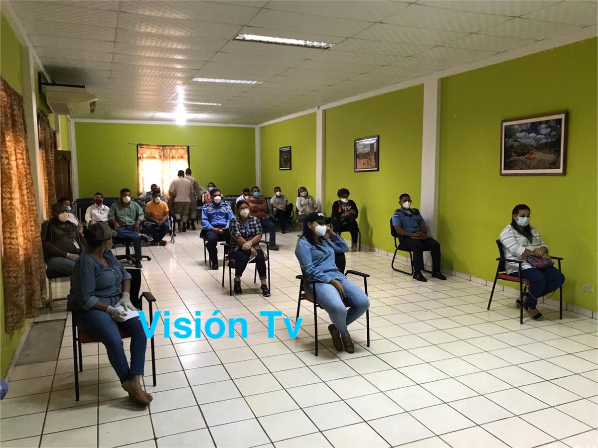 VisionTV_Ol's tweet photo. #VisiónTv 
CODEM del municipio de Campamento, se reúne de emergencia para tratar estrategias de cómo seguir manteniendo el municipio de campamento cero casos ,también solicitan a los alcaldes del departamento apoyo en el límite departamental para mantener a Olancho cero casos https://t.co/dbq92HGRMs