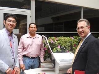 JoseCelisMX's tweet photo. Un día como hoy, pero de hace 8 años realicé mi Primer Comida Solar en @USEmbassyMEX con presencia de Su Excelencia @EAnthonyWayne. Ojalá podamos hacer alguna con S.E. Christopher Landau @USAmbMex. 🌞🇺🇸🇲🇽@AMEBMexico @ACYPL @rinconsolar @doloresb_planet @FadlalaAkabani @AlValdes1 https://t.co/soOOUS7H57