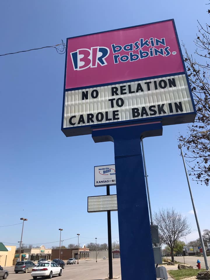 theheldstab's tweet photo. My mom killed it with the marquee sign  🐅 #JunctionCityKansas #TigerKing #baskinrobbins #CaroleBaskin https://t.co/tBw0PwFssG