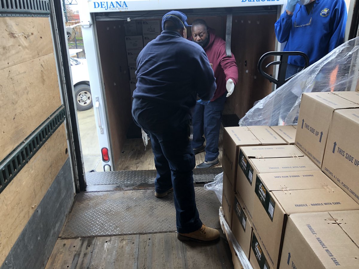 WINNYC_ORG's tweet photo. Big thank you to NY for donating #handsanitizer to our #supportivehousing + shelters in order to keep our families and staff safe amidst the #coronavirus crisis. TY #NYS's #JillDesRosiers, @kellycummingsny, #TimEllis, + @NYSDHSES’ #BarbaraLeeSteigerwald cc @NYGovCuomo #COVID19 https://t.co/0vGGIim9PP
