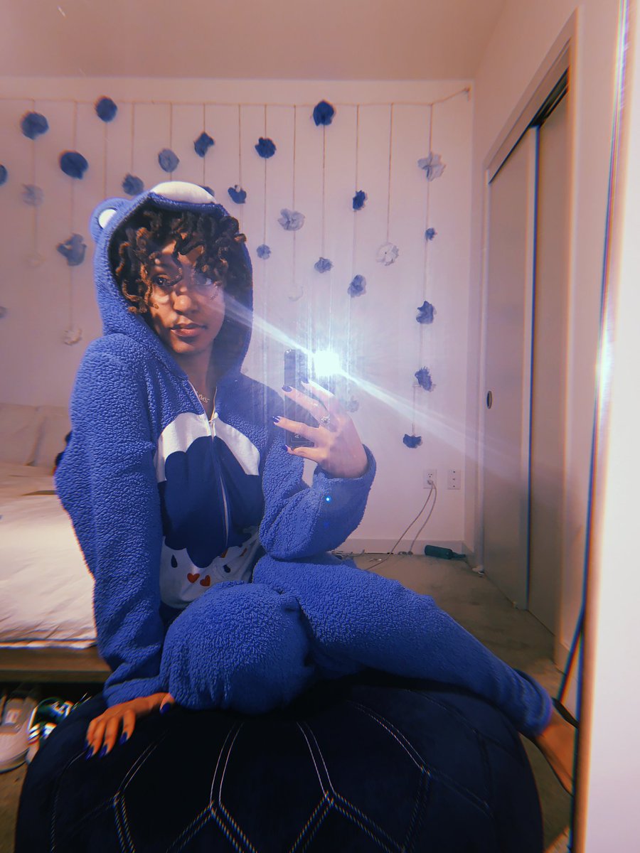 Day 26 of WFH + Blue isn’t my favorite color.