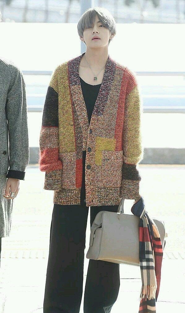 Taehyung             TaehyungWearing      VS      WearingOversized             FittingClothes              Clothes      ________ a thread