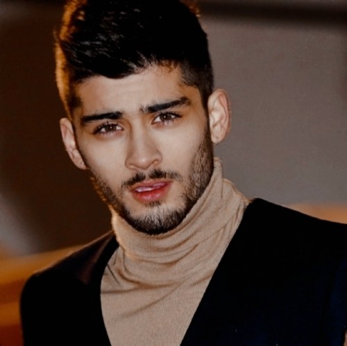Zayn in turtleneck a thread.