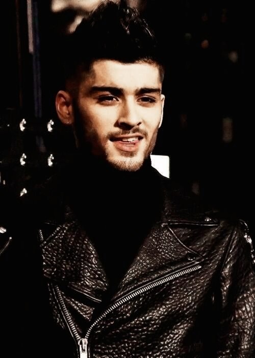 Zayn in turtleneck a thread.