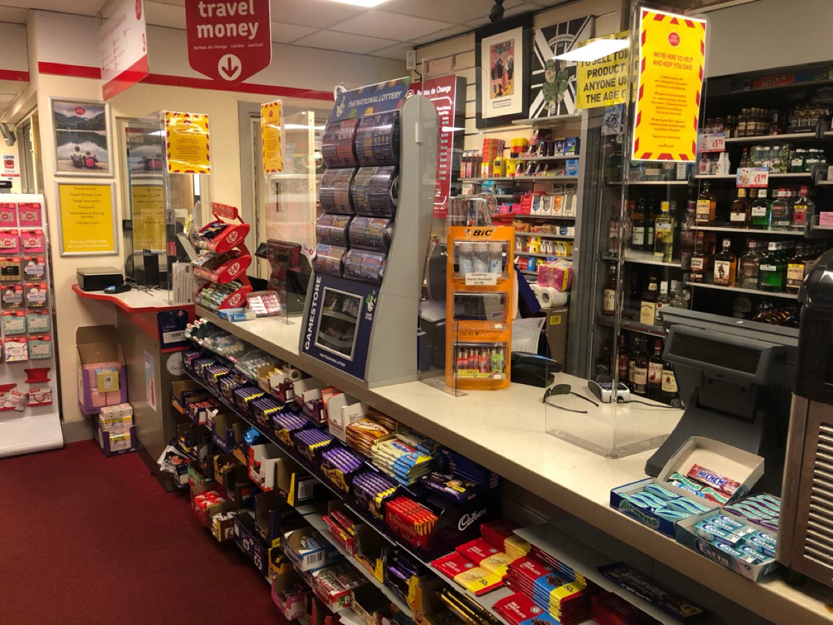 bepo836's tweet image. You will notice some changes whilst serving you from tomorrow. To protect our staff, all of our counter positions now have screens installed #StaffProtection  #WeArePostOffice #PostOfficeSeason #CustomerChamp