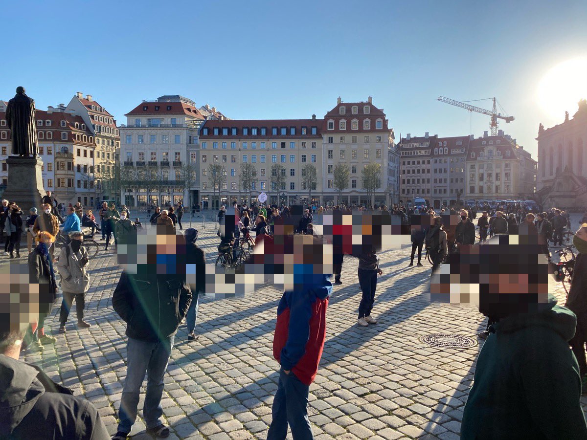 Pegida ist weg und hier ist ne Masse an Menschen angewachsen, die ein Problem mit ihnen hatten. Schön hier im Sonnenschein. Das hatte Herr Bachmann wohl nicht beabsichtigt. #dd2004 #nopegida