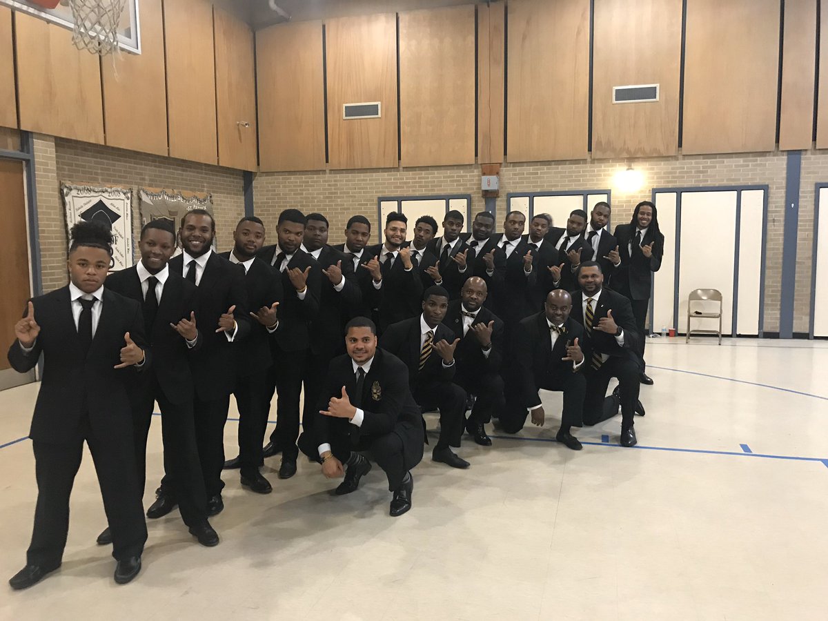 TamikaF66604830's tweet image. 🖤💛4/20/19...Happy ALPHAversary son, a lot can happen in a year!!! We are so proud of all of your accomplishments, continue to Hold High the Name...#13 #Tariq #PublicEnemyTurns1 #XiBeta #TroyUniversity #LikeFatherLikeSon #SkeePhi