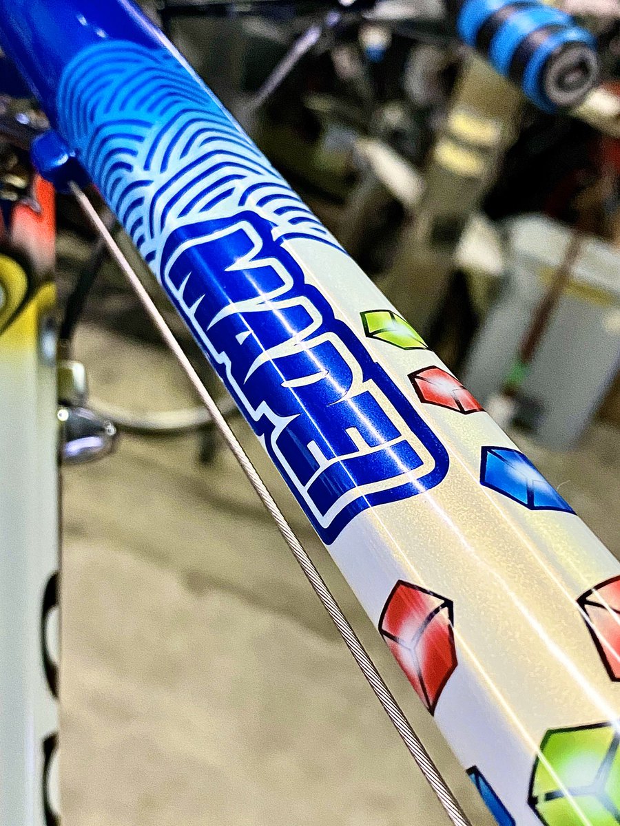 M2masa3's tweet photo. コルナゴMAPEI磨き終了...再度洗車〜ガラスコーティングで定着待って納車です。磨き2行程その前後で洗車して脱脂後ガラスコーティング施工します。キレイに仕上げます。
#m2coating
#コルナゴ
#ガラスコーティング https://t.co/0FLehdphEK