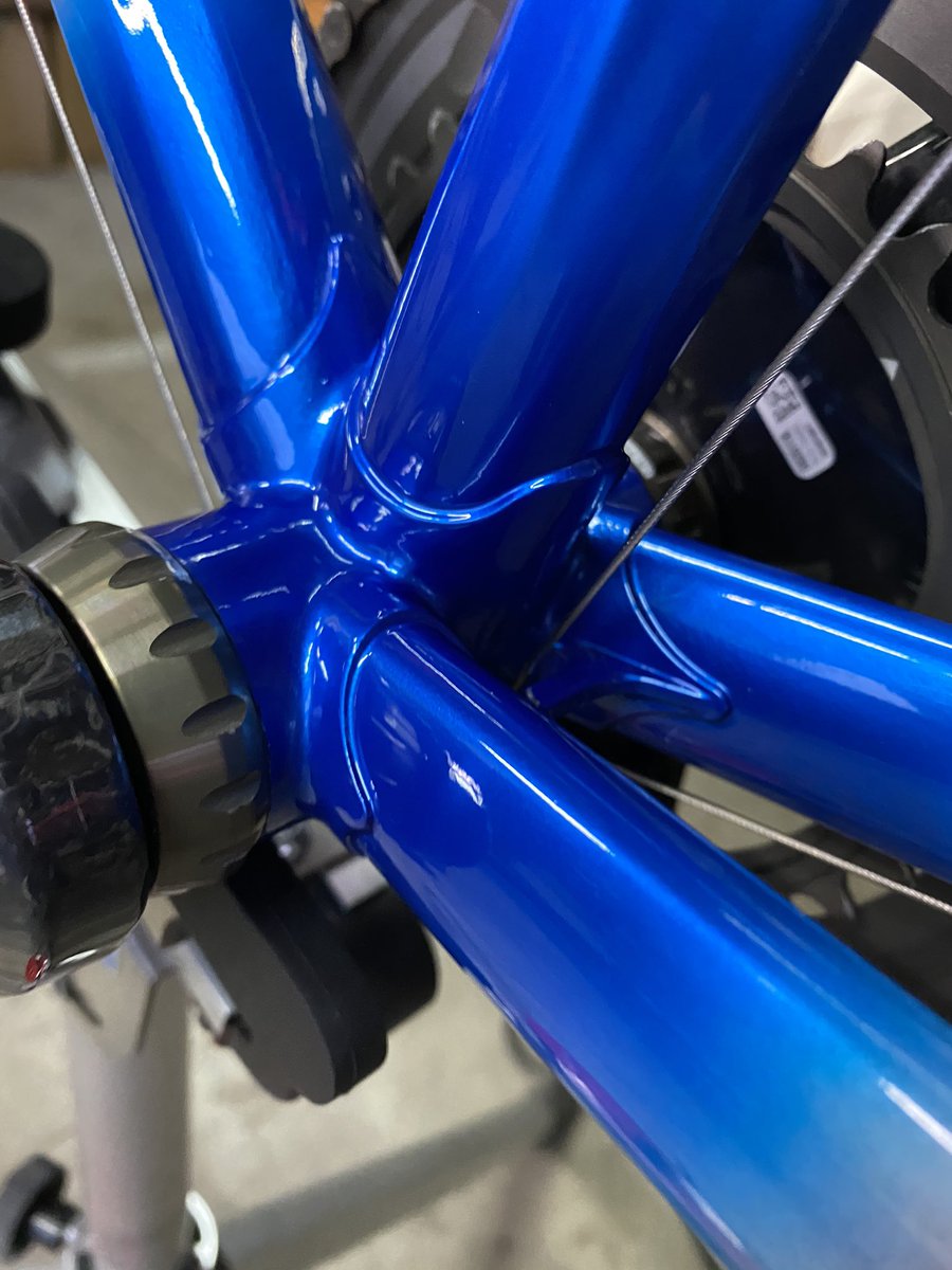 M2masa3's tweet photo. コルナゴMAPEI磨き終了...再度洗車〜ガラスコーティングで定着待って納車です。磨き2行程その前後で洗車して脱脂後ガラスコーティング施工します。キレイに仕上げます。
#m2coating
#コルナゴ
#ガラスコーティング https://t.co/0FLehdphEK