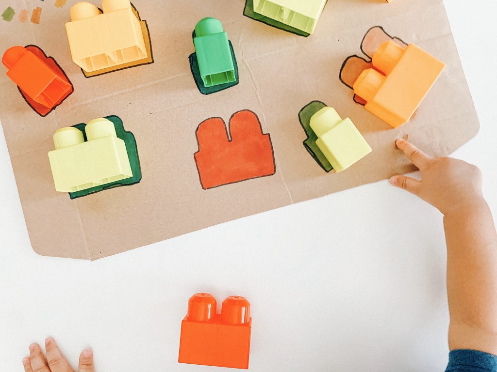 Here’s a simple colour matching activity that you might like to set up and try with your kid. It involves them focusing on colours of objects and matching them together.I’m using cardboard and lego.