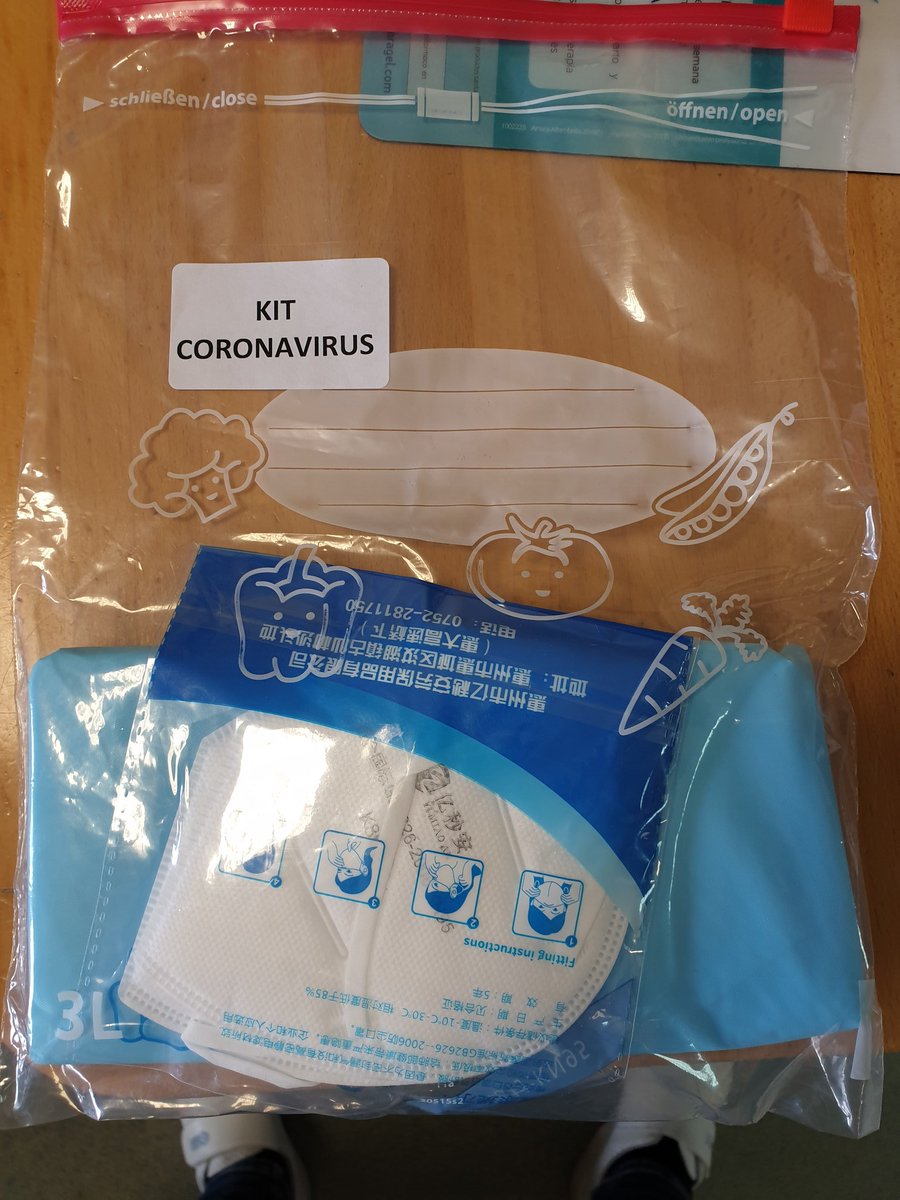 lahermanachunga's tweet photo. El kit del coronavirus que manda el sergas a los centros de salud. En una bolsa del congelado y una mascarilla con las especificaciones en chino😭😭😭#COVIDー19 #MFyC https://t.co/mGRnmSCvED