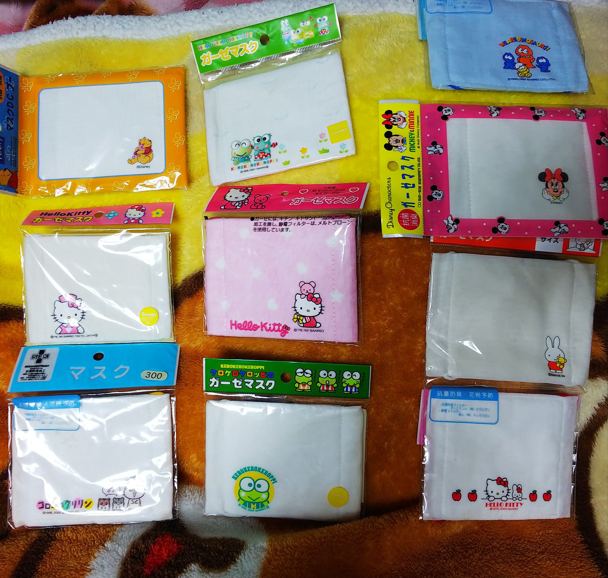 Terurin Ar Twitter 発掘された年以上前の アベノマスク 昔はこれで良かったけど 今は高機能の不織布マスクが当たり前 アベノマスクもリメイクするので家に届くの楽しみにお待ちしてます ハンドメイド リメイク アベノマスク ドンペン ドンペンくん