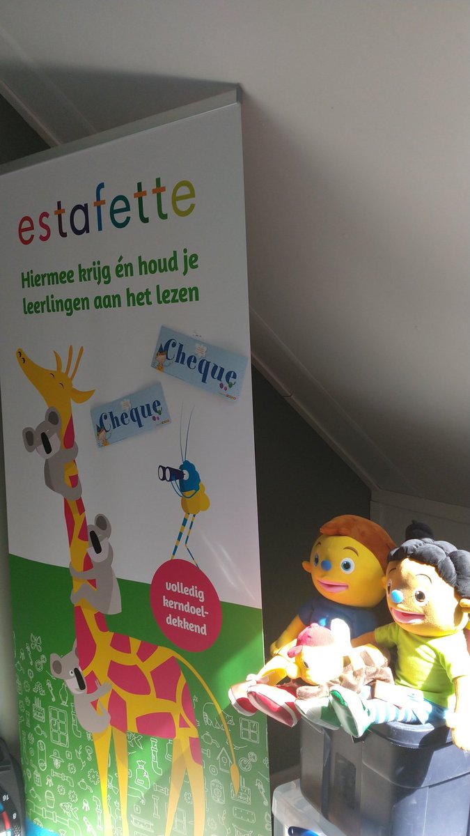 Kijk ze lekker zitten in 't zonnetje! #thuiswerkplek #methodevoorlichting  <a href="/Zwijsenuitgever/">Uitgeverij Zwijsen</a>