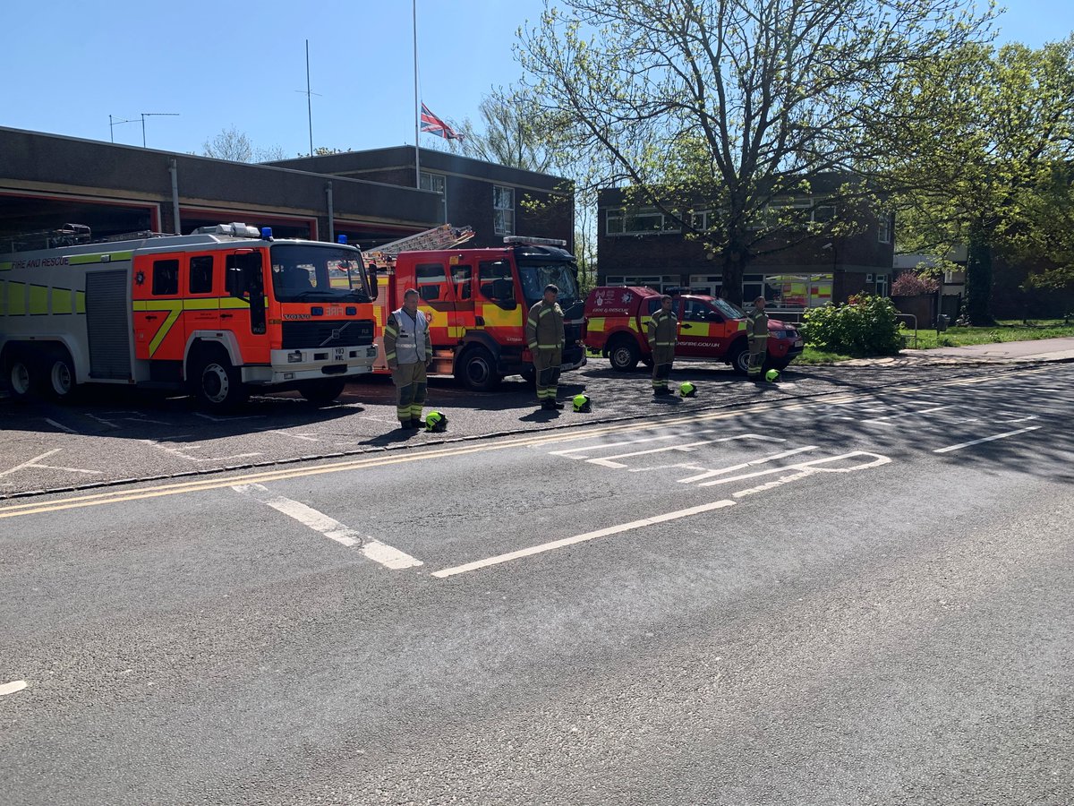 ParkinsTim's tweet photo. Fire Stations from across @Bucksfire today paid tribute to the ex Chief Fire Officer of Buckinghamshire, Jeff Goddard, who sadly passed away last week. Stations have been flying flags at half mast since last Wednesday in recognition his service to our communities from 1987 - 2004 https://t.co/tjmEM3l2Zo
