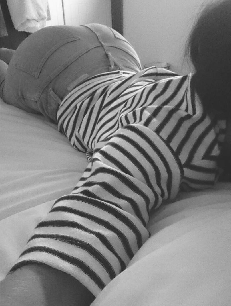 Salut mes p'tits chou ! 

Aujourd'hui encore je suis disponible pour vous répondre mes amours 😈😋

Mes services : 
Nudes/vidéos/pieds/cam 
Je vous attends 😊💵

#nudes #moneyslave #sellnudes