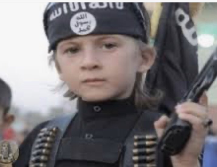 Muhamma21761036's tweet image. 6 years ago when  ISIS appeared, all Muslims in India stood against them, showed their aberrations, and stood in their faces.
  And today they all are waiting for the moderate Hindus to stand against RSS.

#Rss_terrorists... 🖐️